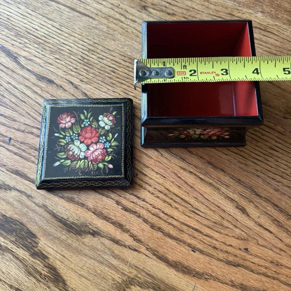 Vintage Russian Lacquer Box | Hand-painted Florals | Artist Signed | Fedoskino?
